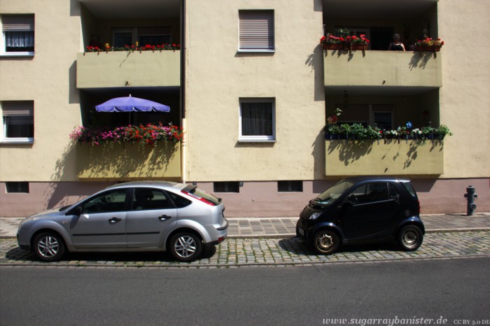 Auto vor Gebäude - Nürnberg 03 - Sugar Ray Banister